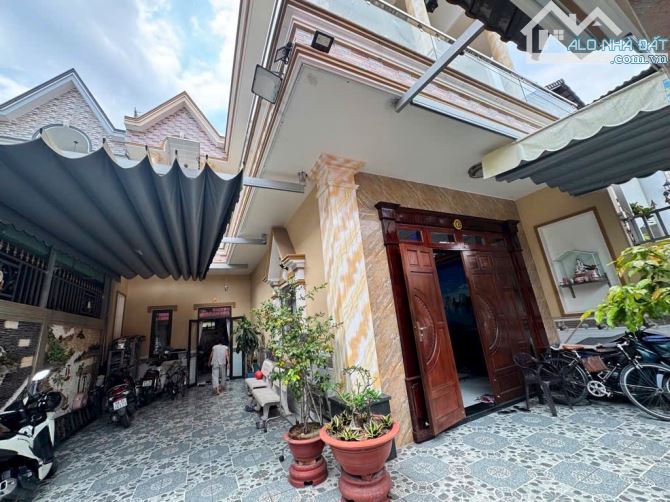 BIỆT THỰ SÂN VƯỜN- 2 TẦNG 9.5X18M - NGUYỄN ẢNH THỦ - GẦN CHỢ BÀ ĐIỂM - NHỈNH 8 TỎI - 2