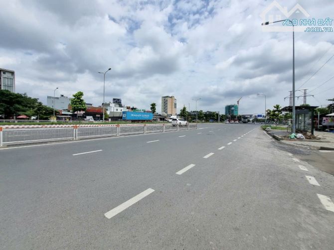 Bán nhà Mặt tiền Nguyễn Văn Linh DT 5,5x18m Quận 7. XD được 1 hầm 7 lầu - 2