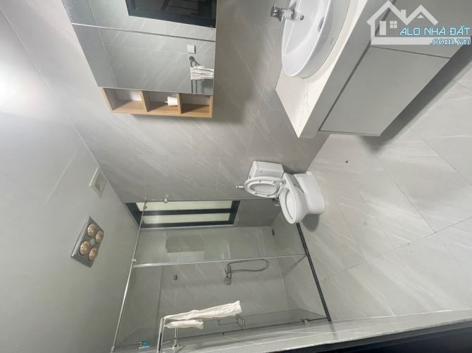 BÁN NHÀ THẠCH BÀN LONG BIÊN. 3 TẦNG. LÔ GÓC. 104 m.18..TỶ - 2