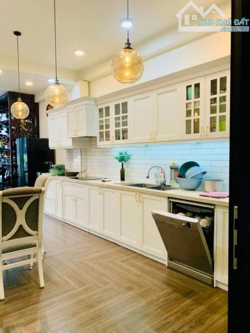 BÁN NHANH NHÀ PHÂN LÔ PHỐ HUỲNH THÚC KHÁNG 45M2 - 4 TẦNG - 4M - 15.5 TỶ - Ô TÔ VÀO NHÀ - 2
