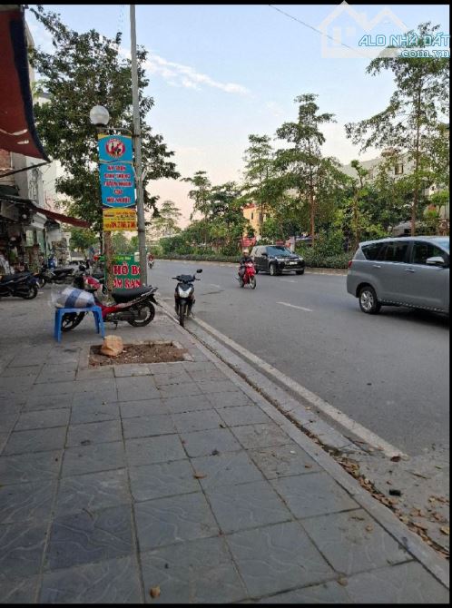 21.4 Tỷ /78 m2/ 5.5 Mt/ Mặt Phố .Lý Thánh Tông/ Trâu quỳ/ gia lâm - 2