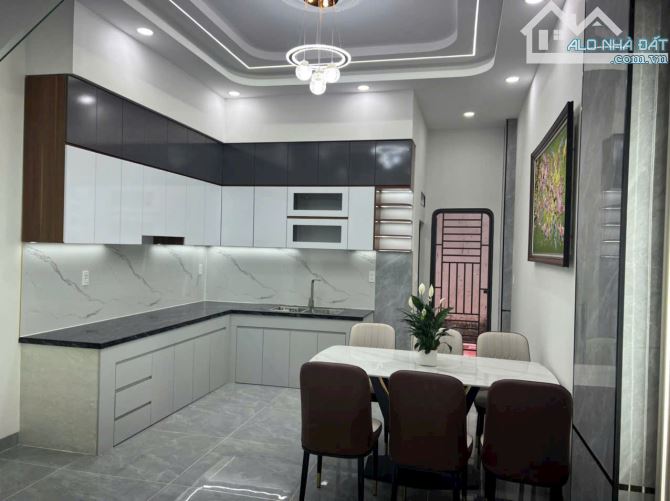 BÁN NHÀ TRỆT 2 LẦU GẦN TTYT DĨ AN, DT 60M2 3PN GIÁ 4.3 TI, ĐỪONG 7M VỈA HÈ - 2