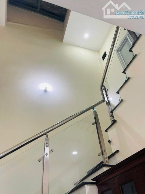 Nhà đẹp 2 tầng , hẻm an ninh ngay giáo xứ Phú Trung - 3