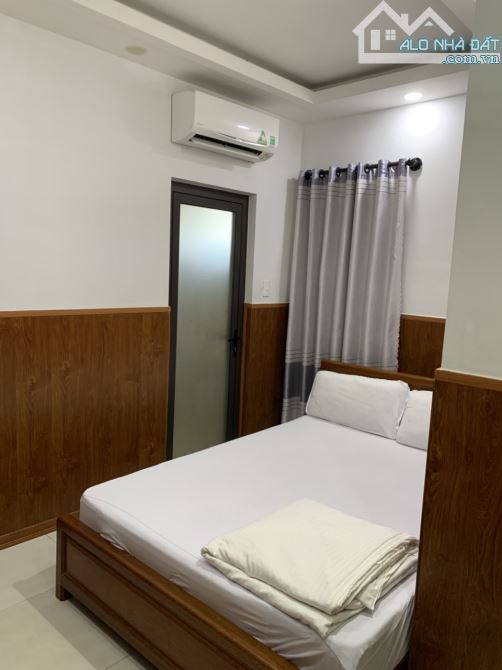 khách sạn 6 tầng 15 phòng đang kinh doanh tốt với dthu 60 triệu tháng mà giá chỉ bảy tỷ x - 3