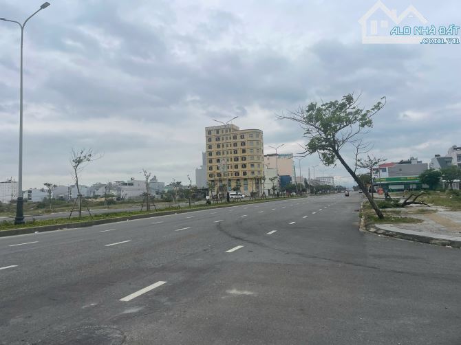 Chủ bán nhanh -Trần Quốc Hoàn -DT 112,5m2, Xây cao tầng-Sát Bãi Tắm Sơn Thuỷ-Chỉ 12 tỷ TL - 3
