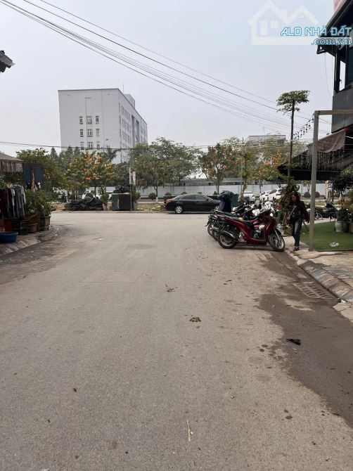 BÁN ĐẤT ĐẤU GIÁ TỨ HIỆP. LÔ TRUNG TÂM . TRỤC GẦN CHÍNH. DT 96M B 23. MT 6.5M - 3