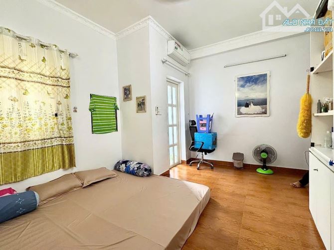 SIÊU PHẨM - 75m2 ( ngang ~5m ) - SÂN ĐỂ XE RỘNG - 4 TẦNG ĐÚC - VÀI BƯỚC RA OTO - 3