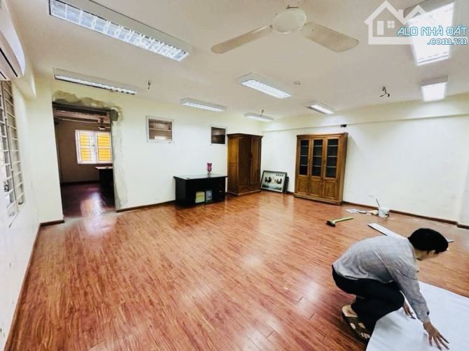 PHẠM VĂN ĐỒNG - TOÀ VĂN PHÒNG - THANG MÁY - Ô TÔ TRÁNH - Ô TÔ VÀO NHÀ - VỈA HÈ - KINH DOAN - 3