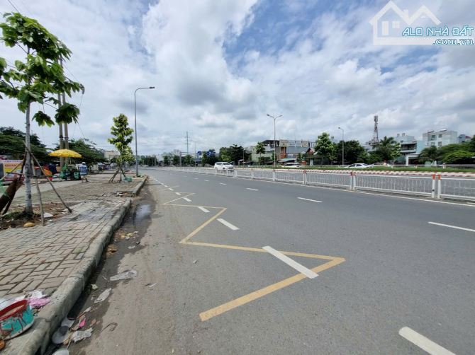 Bán nhà Mặt tiền Nguyễn Văn Linh DT 5,5x18m Quận 7. XD được 1 hầm 7 lầu - 3