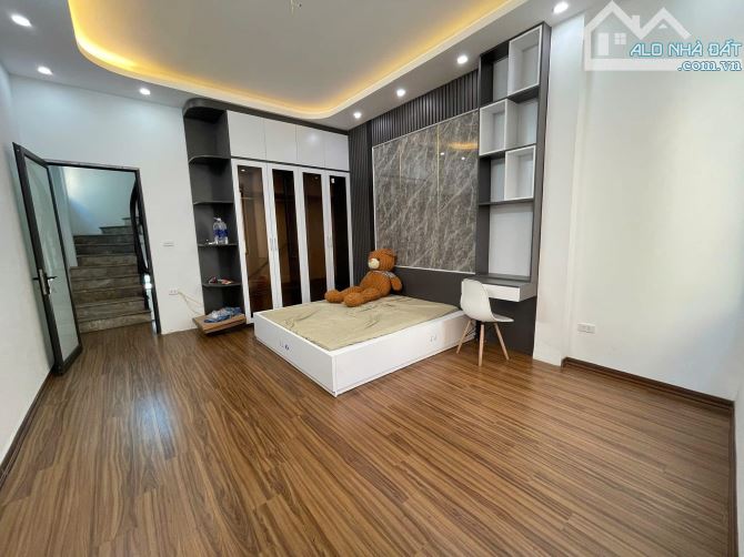 BÁN NHANH NHÀ PHÂN LÔ PHỐ HUỲNH THÚC KHÁNG 45M2 - 4 TẦNG - 4M - 15.5 TỶ - Ô TÔ VÀO NHÀ - 3