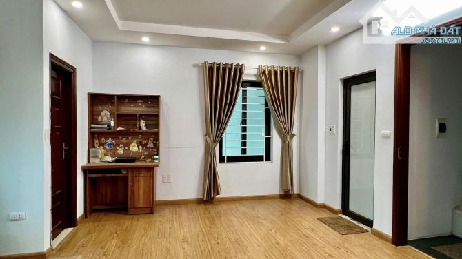 Cần bán Gấp, nhà riêng Cổ Nhuế, 30m2, 5 tầng xây mới, ngõ rộng oto đỗ cửa , Giá : 6.2 tỷ - 3