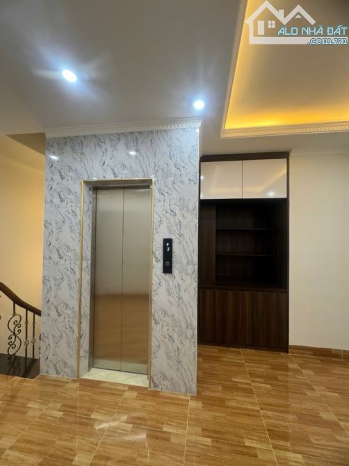 CẦN BÁN GẤP nhà 5 tầng TRUNG TÂM phố NGỌC LÂM, dt:33  7 TỶ - 3
