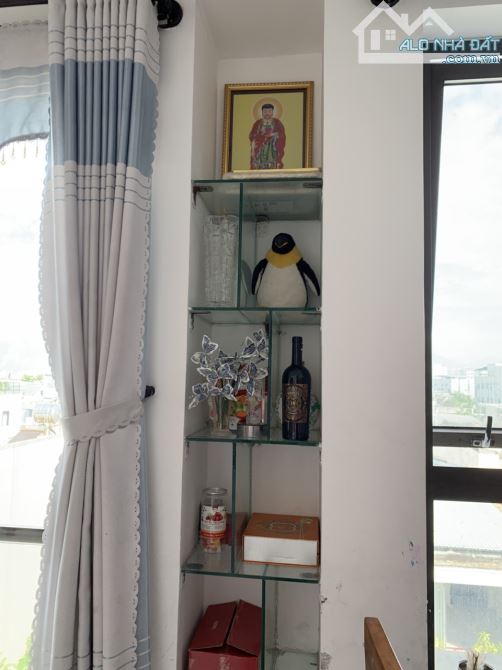 khách sạn 6 tầng 15 phòng đang kinh doanh tốt với dthu 60 triệu tháng mà giá chỉ bảy tỷ x - 4