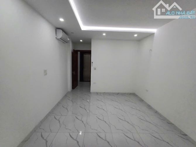 Bán Nhà Đẹp 30m2- 5T- Phố Lê Lợi- HĐ- Ô tô SÁT NHÀ- Thang Máy Xịn- Nhỉnh 8 tỷ - 4
