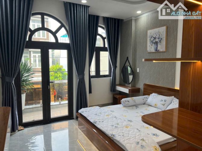 BÁN NHÀ TRỆT 2 LẦU GẦN TTYT DĨ AN, DT 60M2 3PN GIÁ 4.3 TI, ĐỪONG 7M VỈA HÈ - 4