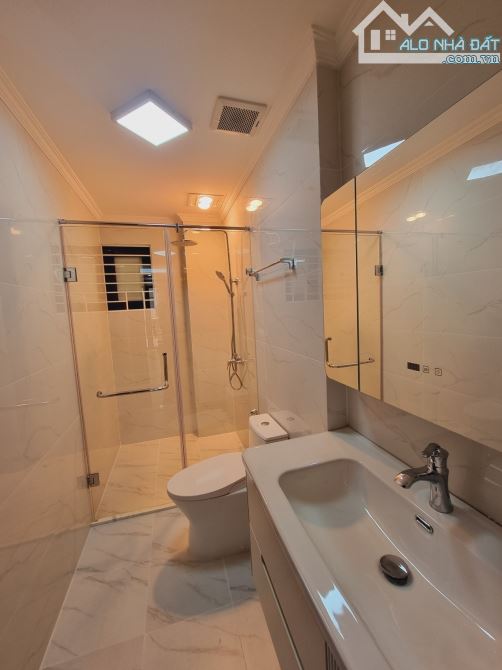 HIẾM, LÔ GÓC, KINH DOANH, VỈA HÈ RỘNG Q. CẦU GIẤY, DT 90m x 5T, GIÁ 32 TỶ - 5