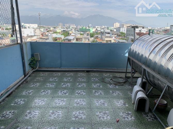 khách sạn 6 tầng 15 phòng đang kinh doanh tốt với dthu 60 triệu tháng mà giá chỉ bảy tỷ x - 6