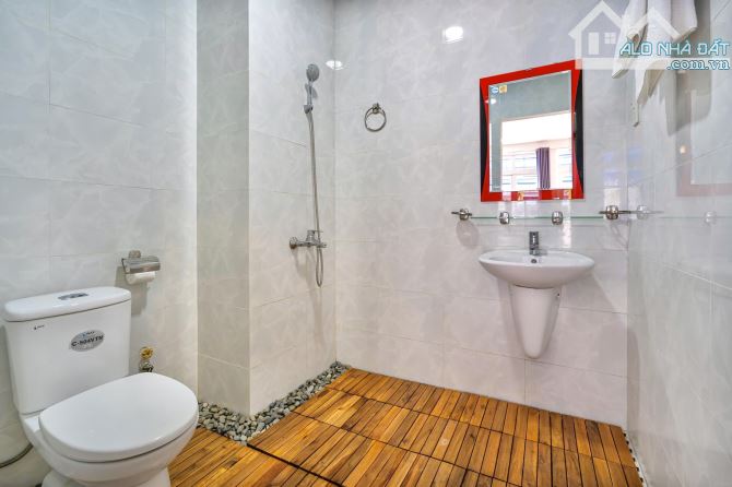 Studio full nội thất ban công tại trung tâm Quận 1 - 6