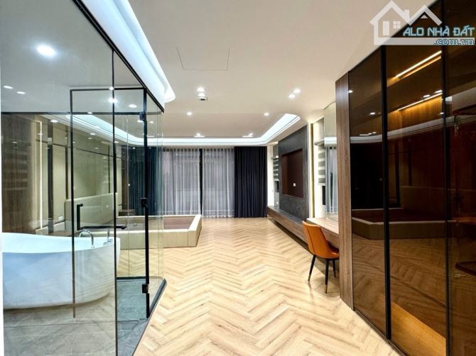 Dành cho giới thượng lưu - Nội thất nhập khẩu toàn bộ - phố Ngọc Lâm - Dt 100m2 x 7 tầng - 7