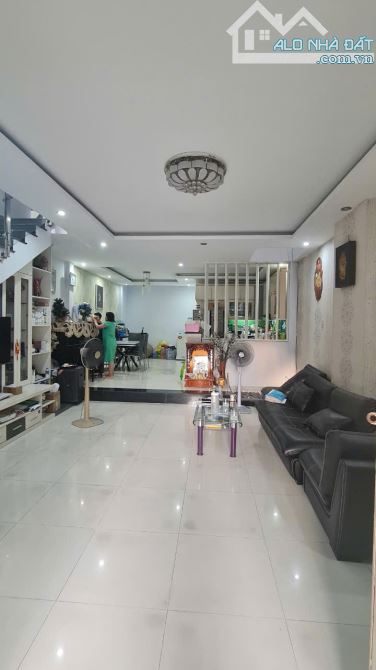 Bán Nhà MT Công Viên Bông Sao Sát Tạ Quang Bửu- 5.5m x 18.91m- 101.8m.2- 2 Lầu -3PN - F5