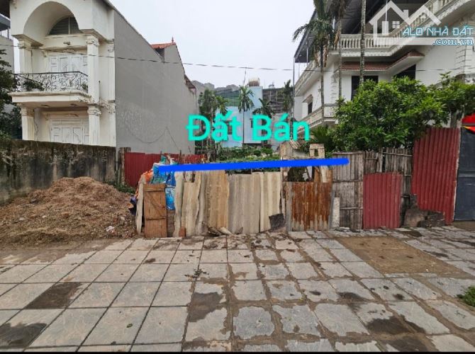 14.8 Tỷ/82 M2/4.5 Mt/Đê Vàng /Giang Biên/ Vỉa hè ô tô chánh