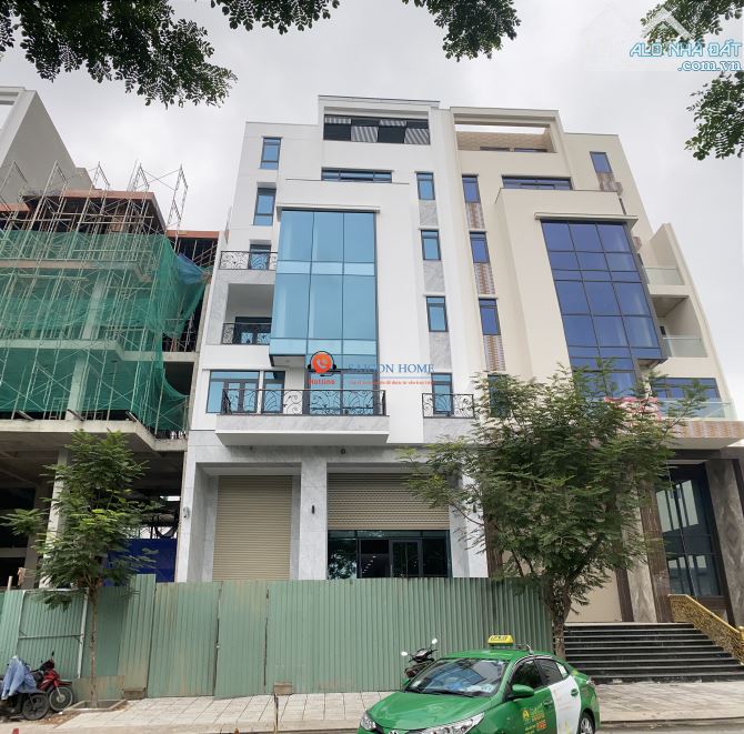 Cho thuê Tòa Nhà SaigonMystery Trung tâm Quận 2  Mặt Tiền Sông 8 tầng 1700m² sàn