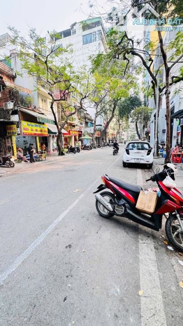 Bán nhà mặt phố Triệu Việt Vương kinh doanh đa dạng dt 150m2 x 3 tầng giá 42 tỷ