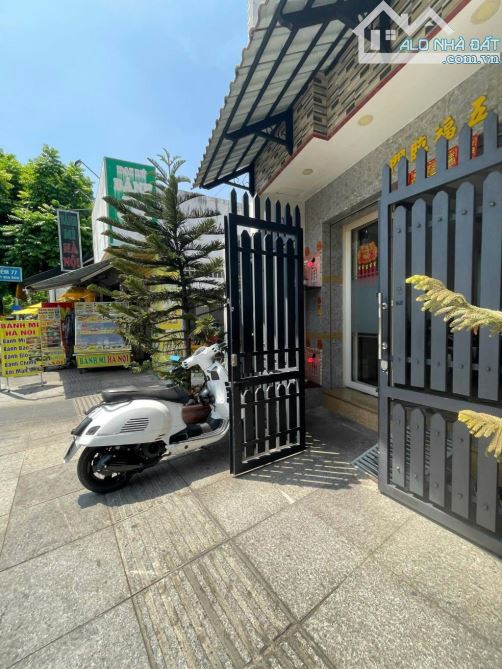 Nhà mặt tiền luỹ bán bích q tân phú 5x13 3 tẩng btct