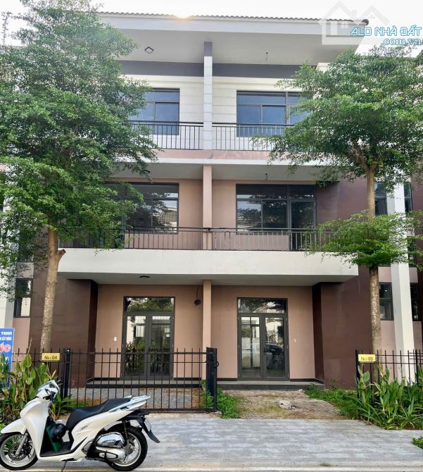Hóc Môn - 1 trệt 2 lầu - Xuân Thới Thượng - 90m2- 3pn