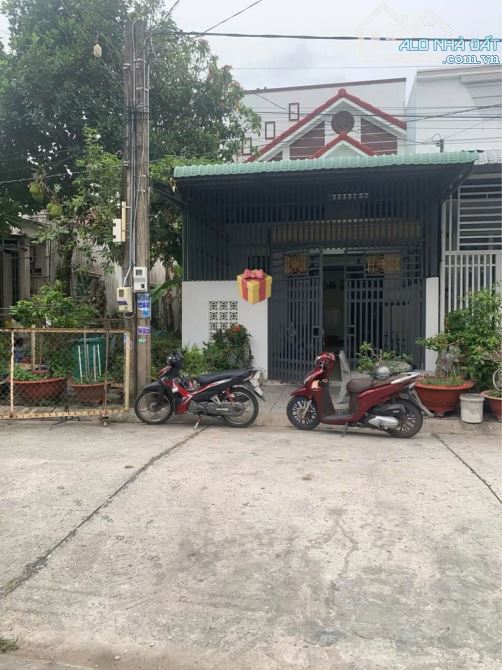 Bán gấp nhà 1 trệt 1 lửng ở thị trấn củ chi ( 80m2), giá chỉ 710tr , sổ hồng riêng