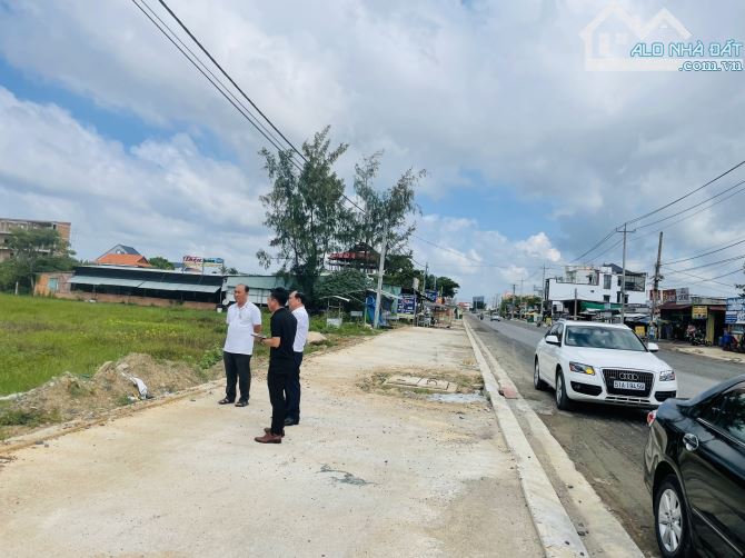 CỰC PHẨM LÔ ĐẤT SIÊU ĐẸP MT TỈNH LỘ 328, CÁCH PHỐ ĐI BỘ HỒ TRÀM 100M, THỔ CƯ CỰC KHỦNG