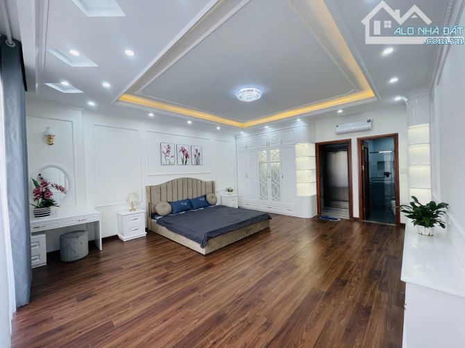 Bán nhà Him Lam Vạn Phúc DT 50m, MT 5.46m 7 tầng thang máy vỉa hè rộng, ô tô tránh đỗ