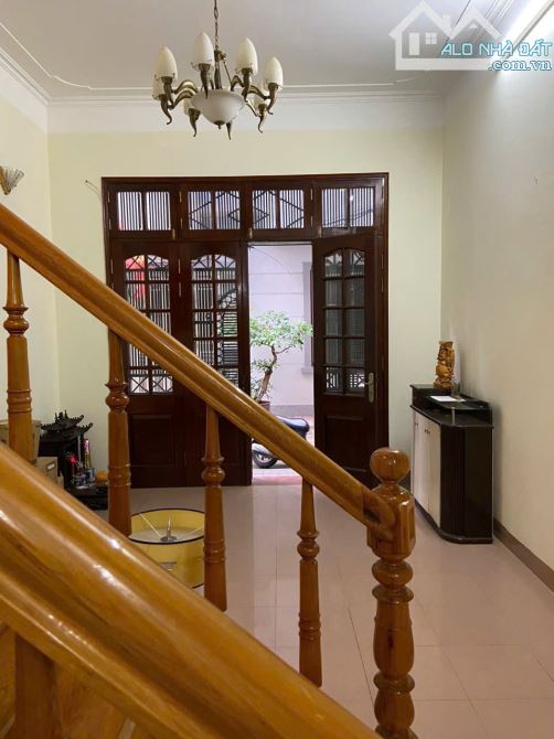 Cho thuê nhà phố Nghĩa Đô, 45m2, 5 tầng, mới đẹp, 20Tr