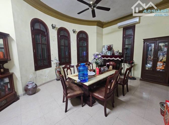 Biệt Thự Cạnh Hồ Tây Siêu Giá Trị Lạc Long Quân 275m2, mt 20m, 220 tỷ