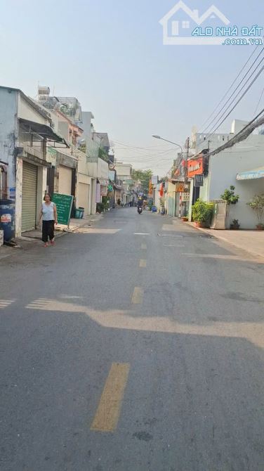 NHÀ MẶT TIỀN TP DĨ AN, 9,5M – NỞ HẬU – 268m² – 13.9 TỶ