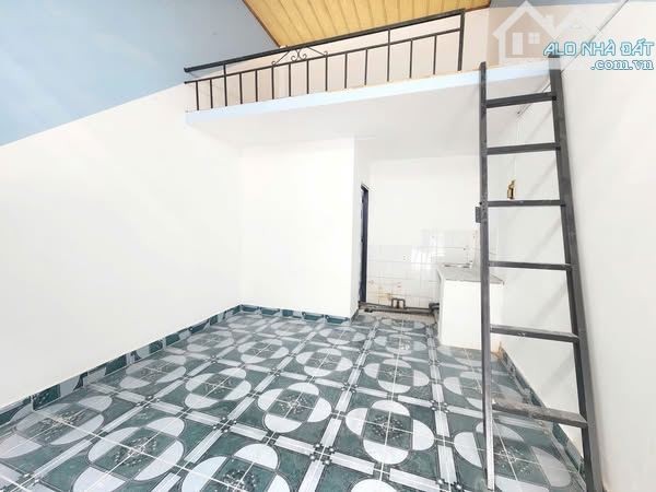 Phòng MỚI GÁC ĐÚC, RỘNG  mặt Đường NGUYỄN TRI PHƯƠNG, DĨ AN Zá 2tr1 Giờ Tự Do