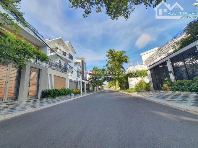Sở hữu biệt thự sang trọng Phường 9, Vũng Tàu - Dt 185m2, biệt thự 3 tầng, giá 20.5 tỷ