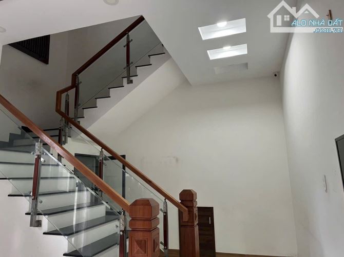 Nhà 3 tầng MT Chính Hữu có đường kiệt 3m bên cạnh