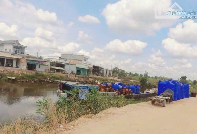 Siêu phẩm, chỉ 699tr sở hữu 500m2 đất vườn chuyển thổ view kênh