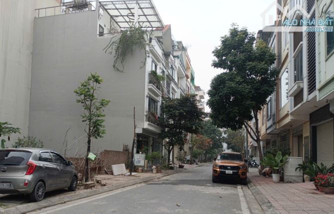 Cần bán đất Phân lô Thạch Bàn Cổ Linh Long Biên SDCC