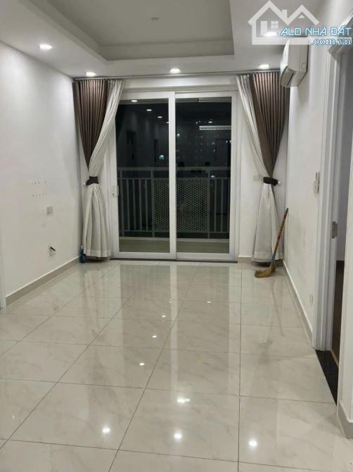 Chung cư Nguyễn Phúc Nguyên, Quận 3: 81m2, 2p ngủ,2wc,14tr/th