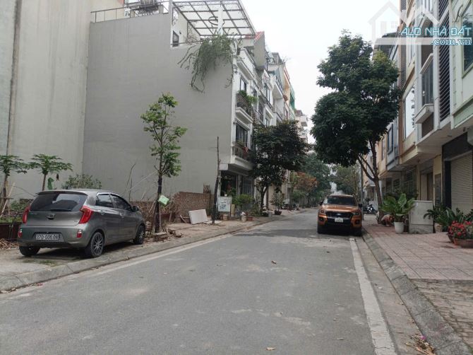Cần bán gấp đất Long Biên , phân lô, ô tô tránh