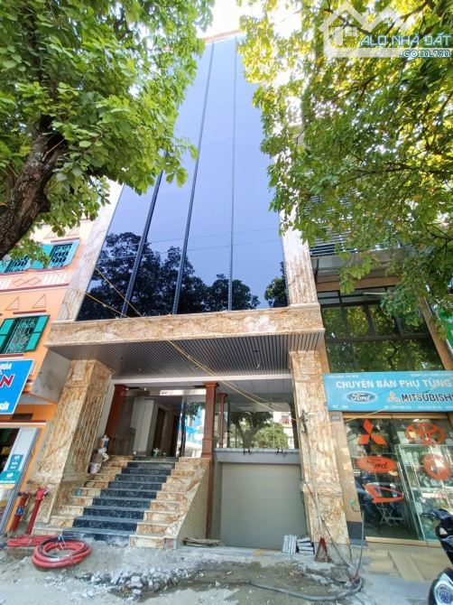 Cho thuê nhà mặt đường 70 165m 5 tầng 1 hầm,MT 8m  thông sàn,thang máy