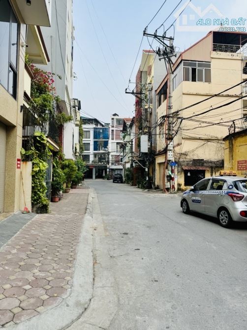 Bán Nhanh Nhà Phố Vip Nguyễn Sơn - Phân Lô - Ô Tô Thông - Thang Máy - 4 Ngủ