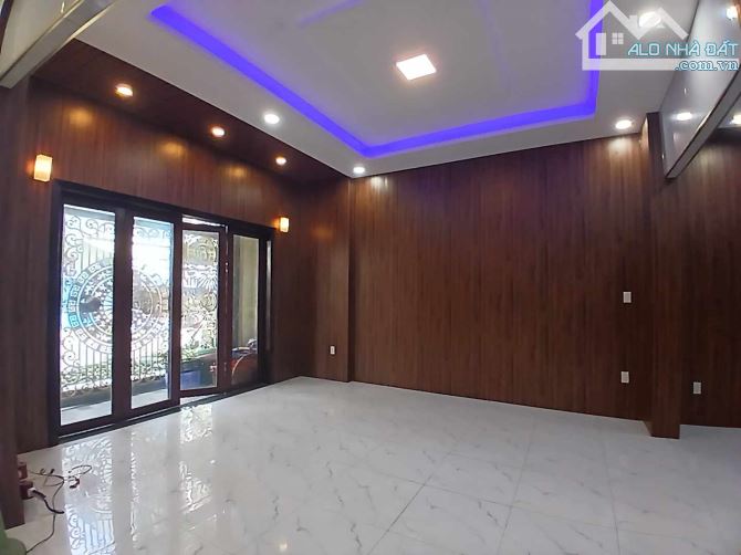 BÁN NHÀ GÓC 2 MẶT TIỀN KINH DOANH 130M2, , 2 TẦNG, NGAY CHỢ,