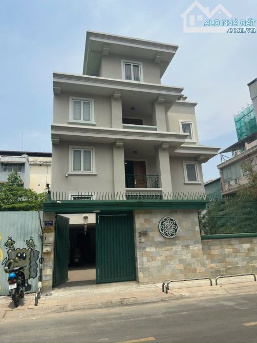 Cần bán biệt thự đường Nguyễn Thành Ý Dakao Quận 1