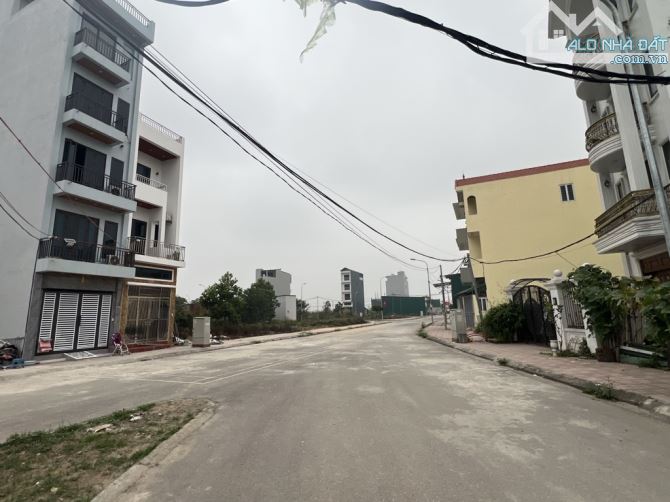Đất dịch vụ phân lô vỉa hè tại Song Phương Hoài Đức 55m giá nhỉnh 6 tỷ, sổ đỏ trao tay
