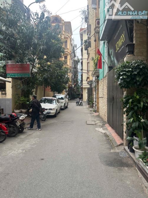 Nhà riêng Mai Dịch Cầu Giấy 38m nhỉnh 9 tỷ đường thông thoáng, ô tô đỗ cửa