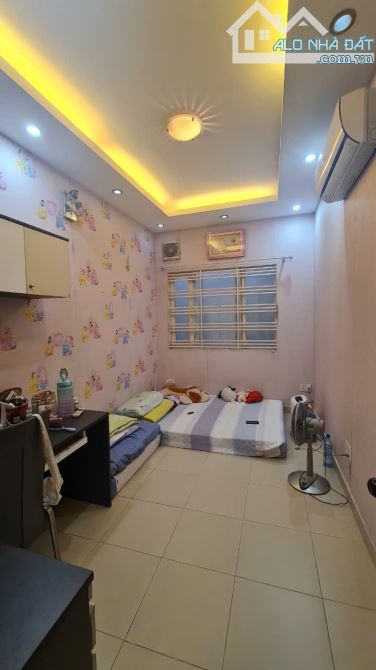 Bán Nhà MT Công Viên Bông Sao Sát Tạ Quang Bửu- 5.5m x 18.91m- 101.8m.2- 2 Lầu -3PN - F5 - 11