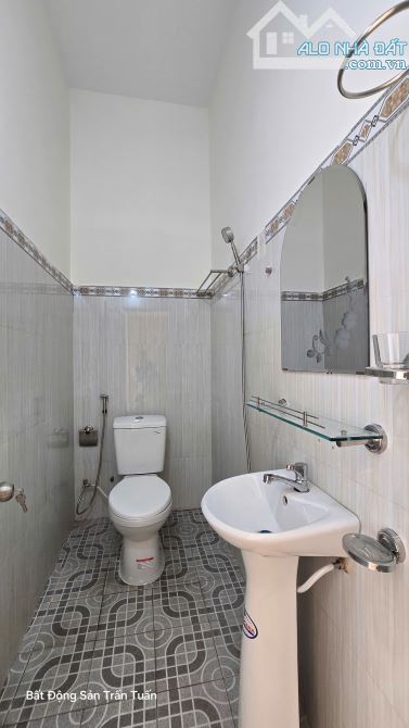Nhà Lầu Mặt Tiền Nhựa 14m, Ngay Trường Học cấp 1,2 kề bên Cầu Lớn HM - 11
